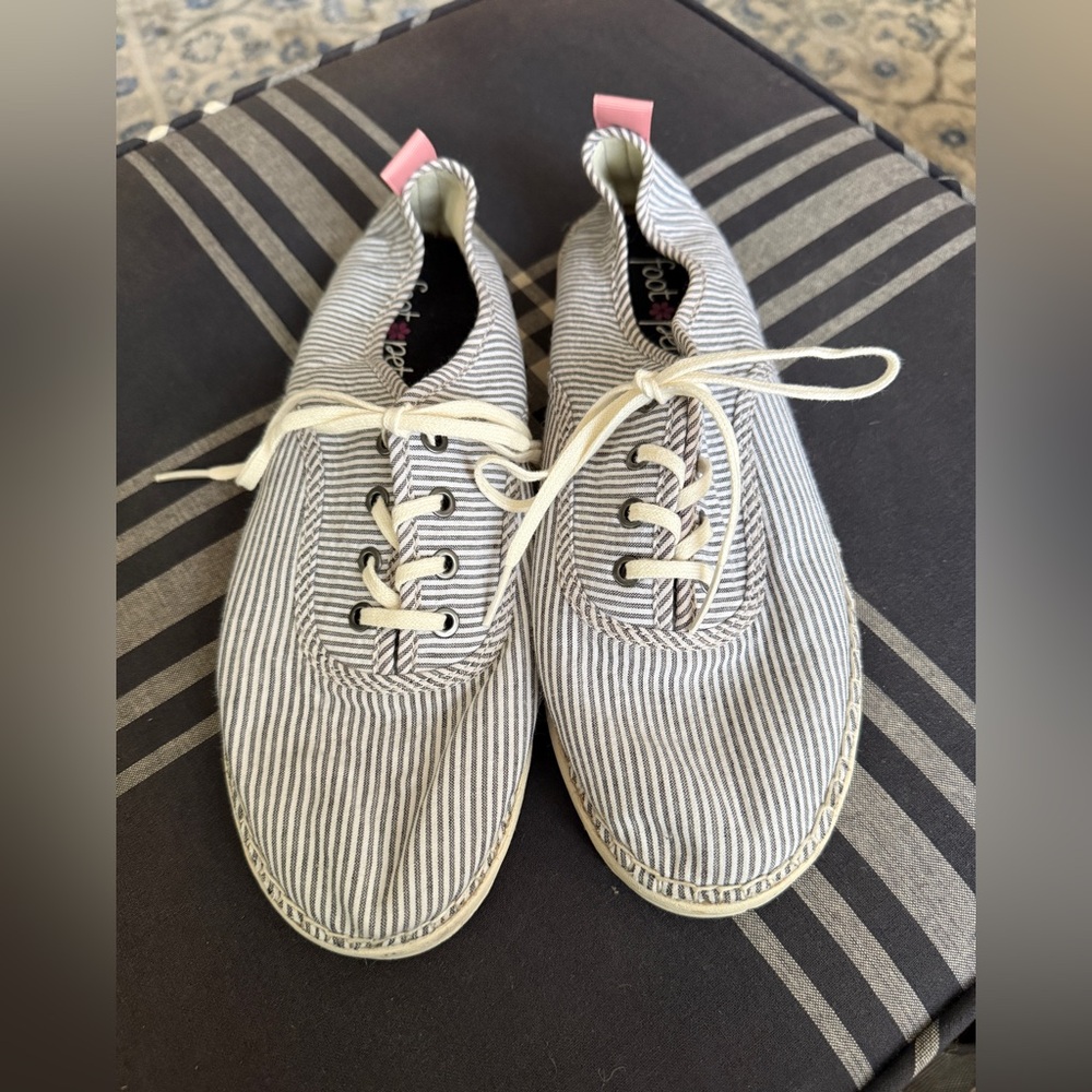 Foot Petals women’s striped tennis shoes size 9 in good used condition
